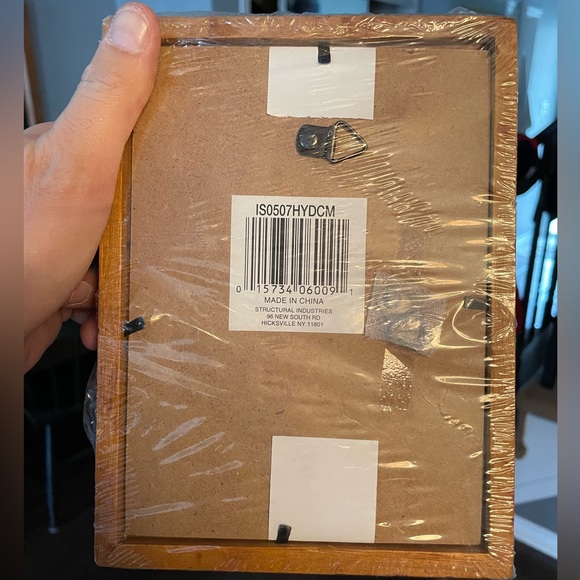 SOLID WOOD “SHADOW BOX” FOR HANGING & DISPLAYING ITEMS AND COLLECTIBLES NEW NICE - Picture 2 of 8